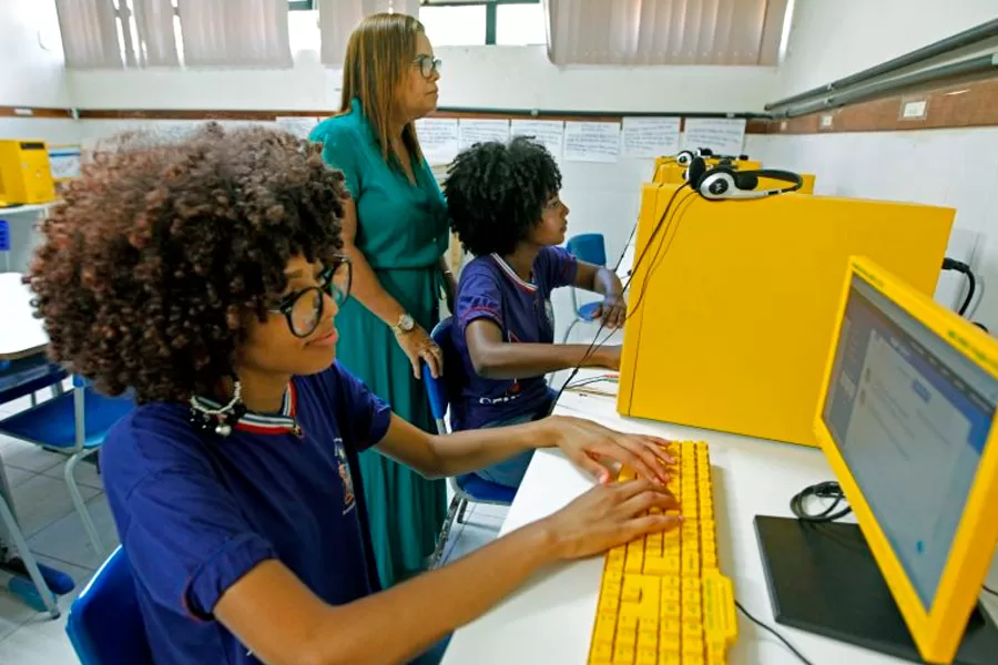 Governo do Estado realiza pagamento de abono extraordinário para os professores da rede