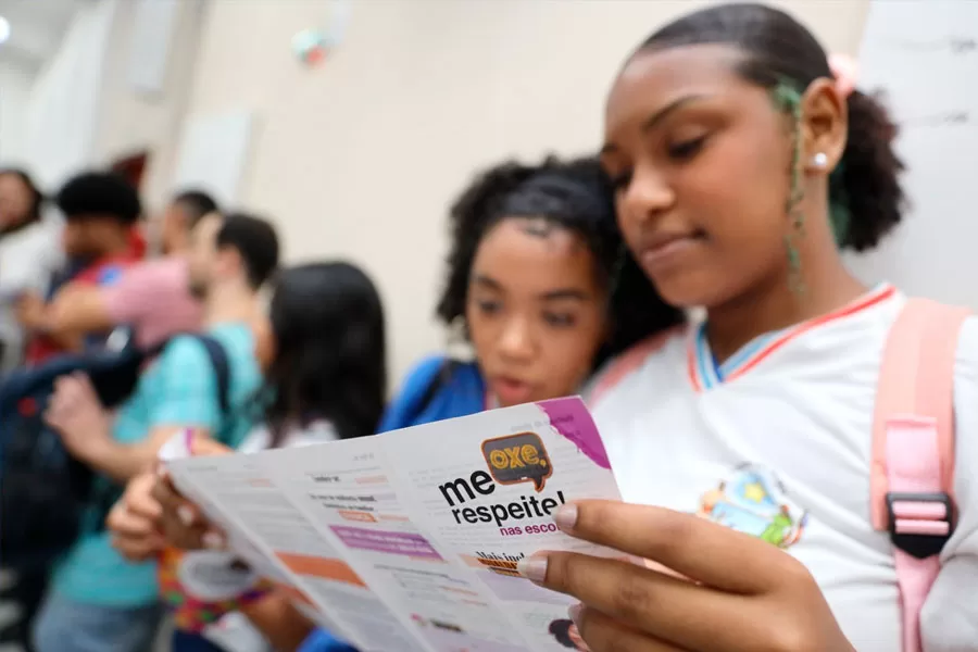Programa “Oxe, me respeite – nas escolas” fortalece prevenção à violência de gênero na rede estadual