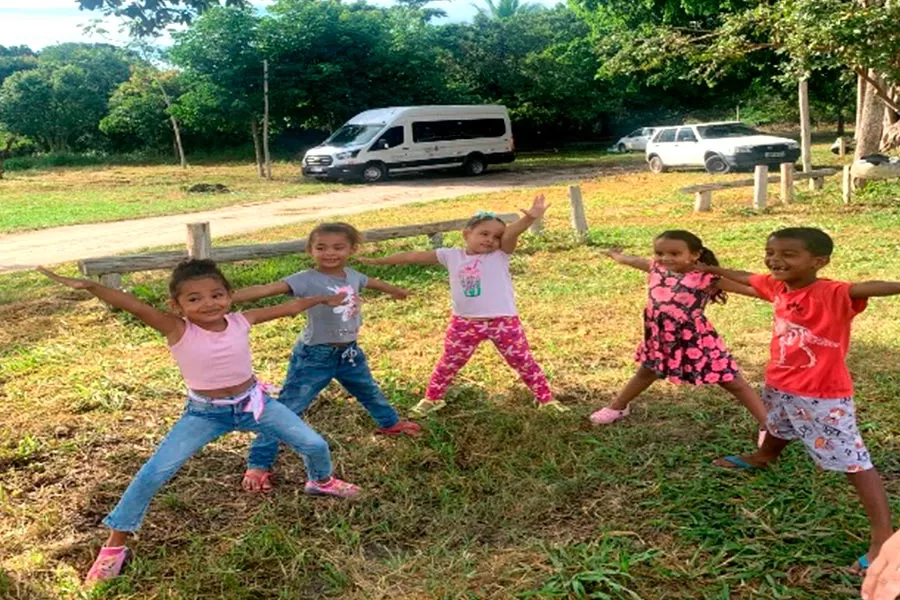 Brincadeiras e ludicidade com crianças do assentamento Bela Manhã Brincadeiras e ludicidade com crianças do assentamento Bela Manhã