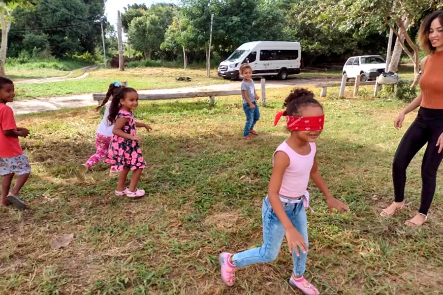 Brincadeiras e ludicidade com crianças do assentamento Bela Manhã Brincadeiras e ludicidade com crianças do assentamento Bela Manhã