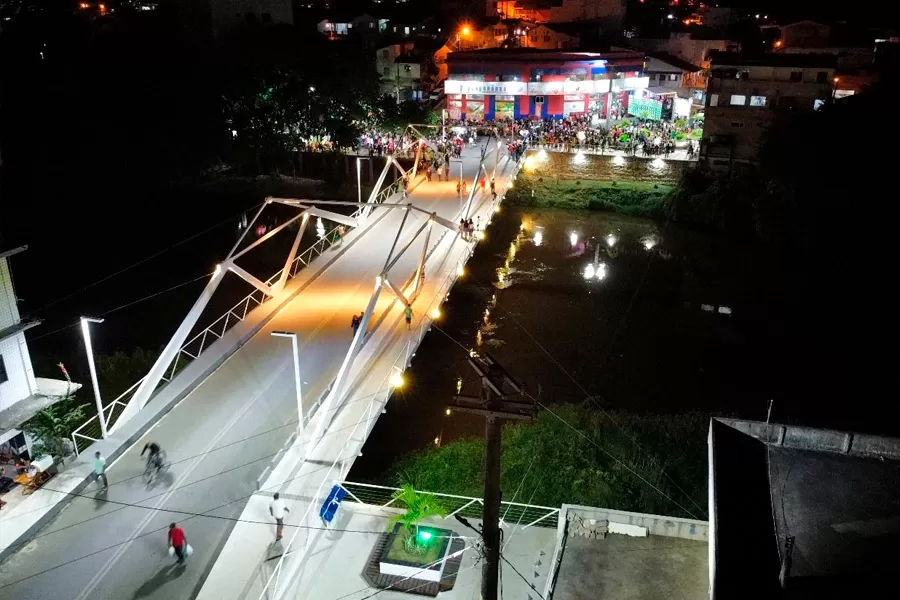 Prefeitura de Medeiros Neto inaugura praças, deck e a ponte do Centro, cartão-postal da cidade
