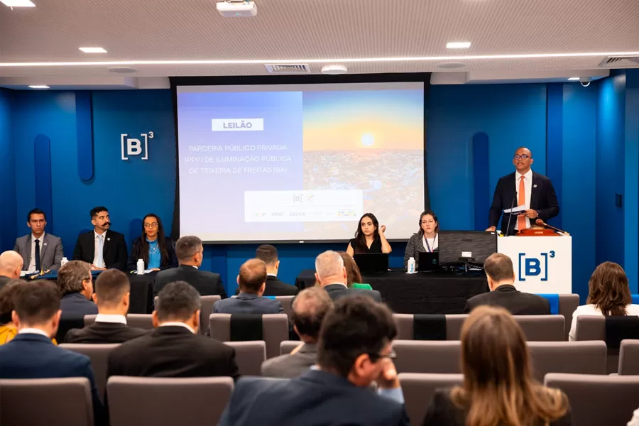 Leilão para modernizar a iluminação pública de Teixeira de Freitas ocorreu na Bolsa de Valores nesta sexta-feira