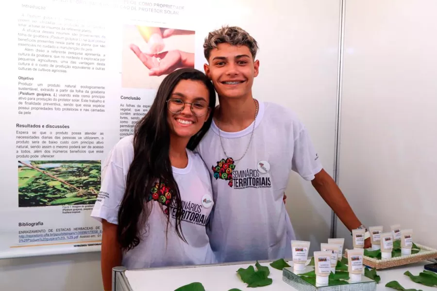 Estudantes baianos usam folha da goiabeira para desenvolver protetor solar Estudantes baianos usam folha da goiabeira para desenvolver protetor solar