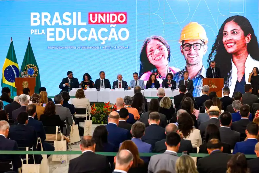 Governo anuncia R$ 5,5 bi para obras e novos campi universitários