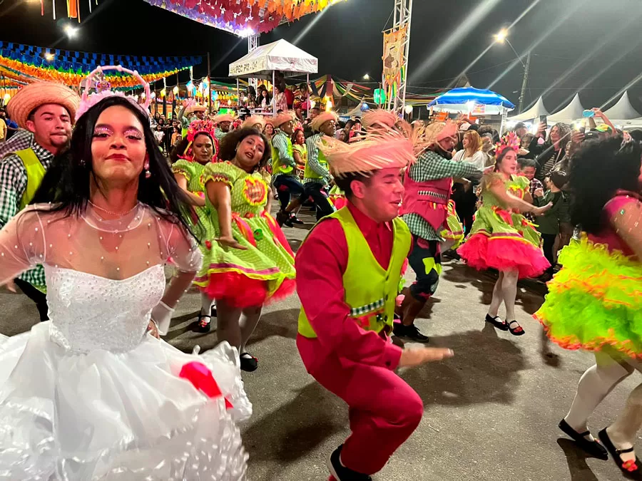 Quadrilha e forró animam primeira noite do Santo Antônio Casamenteiro em Posto da Mata