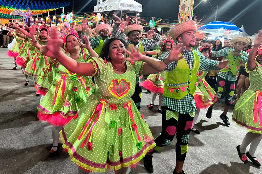 Quadrilha e forró animam primeira noite do Santo Antônio Casamenteiro em Posto da Mata