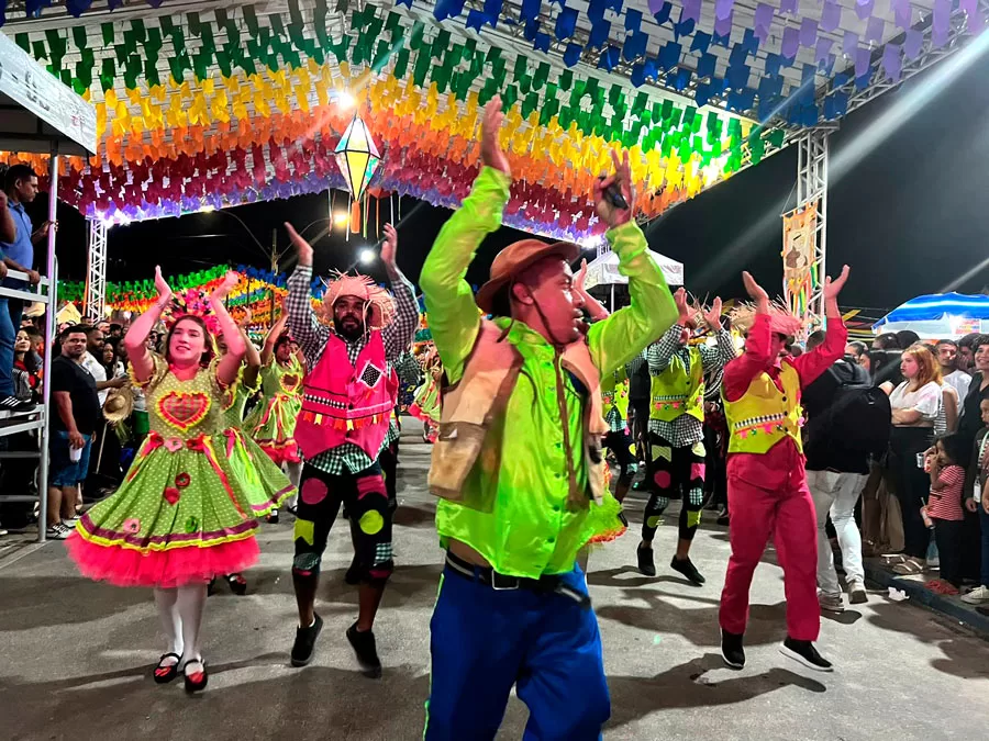 Quadrilha e forró animam primeira noite do Santo Antônio Casamenteiro em Posto da Mata