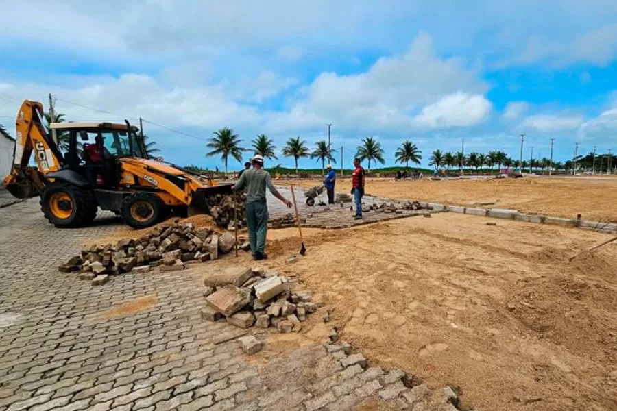 Prefeitura de Mucuri investe nas obras de requalificação da Orla e da Arena Esportiva