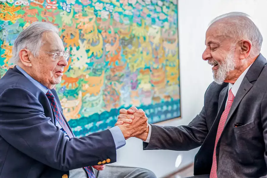 Em agenda privada em SP, Lula visita FHC, Noam Chomsky e Raduan Nassar