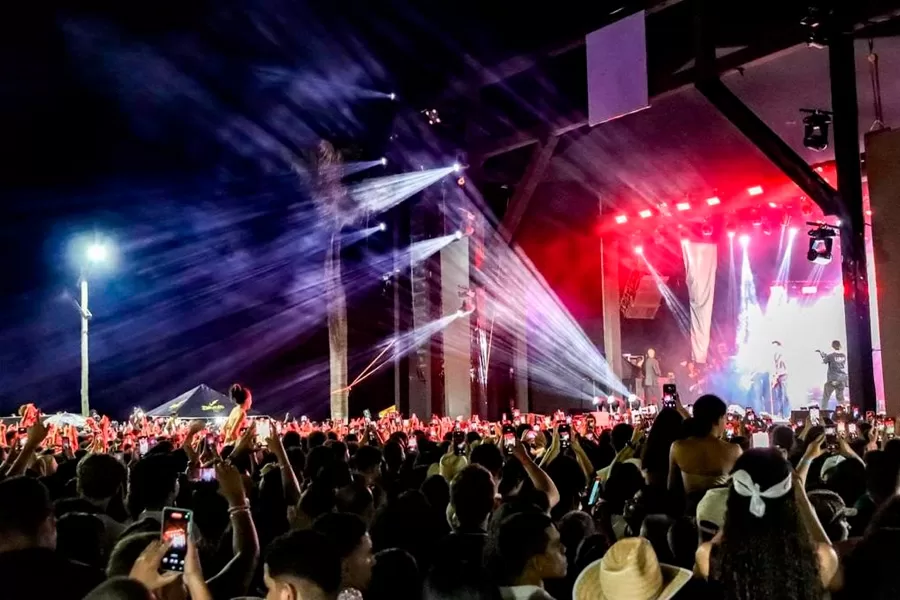 Luan Santana domina a noite com show envolvente no São João de Porto Seguro Luan Santana domina a noite com show envolvente no São João de Porto Seguro