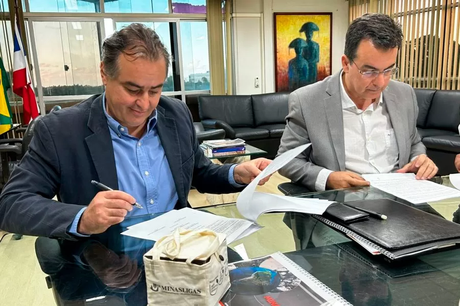 Minasligas assina protocolo de intenções com o Governo do Estado no valor de R$ 182 milhões