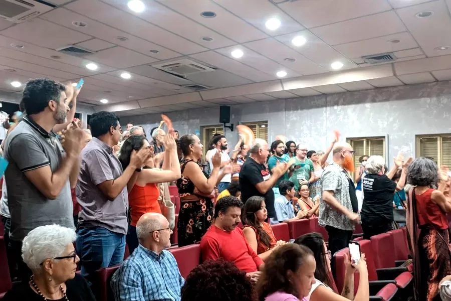Fim da greve: professores e técnicos universitários assinam acordo