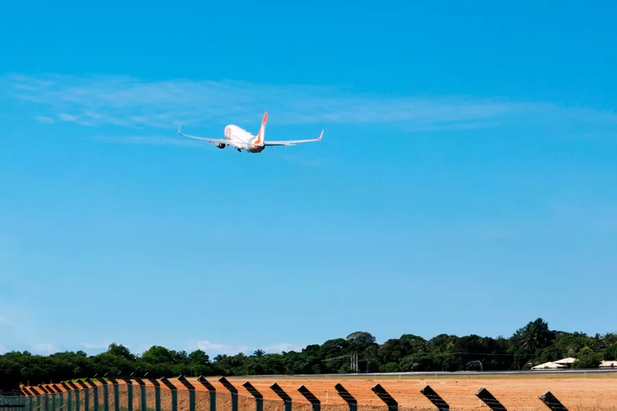 Governo do Estado entrega pavimentação e faixas laterais do aeroporto de Porto Seguro