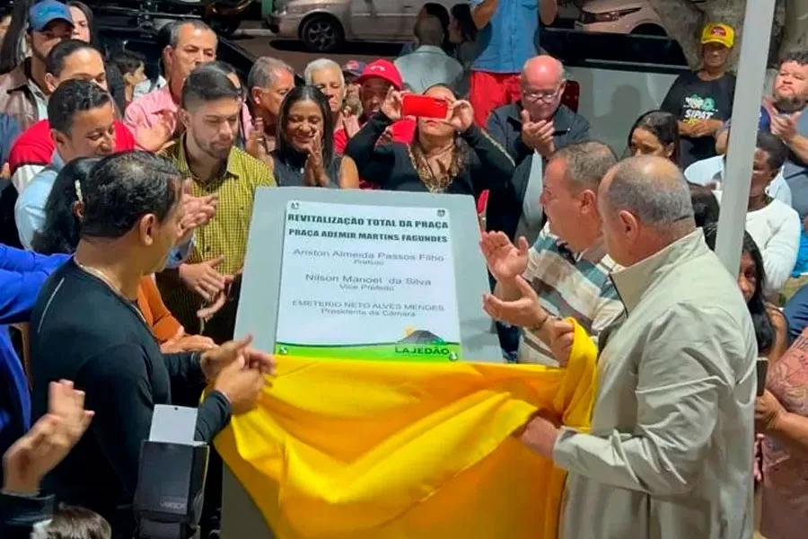 Prefeitura inaugura praça e faz homenagem ao ex-vereador Ademir Fagundes,  em Lajedão 