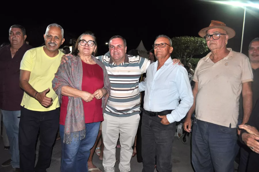 Prefeitura inaugura praça e faz homenagem ao ex-vereador Ademir Fagundes,  em Lajedão 