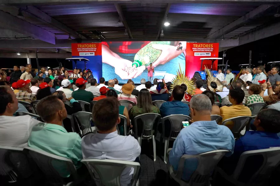 Governo da Bahia lança Plano Safra para agricultura familiar e entrega máquinas e equipamentos agrícolas