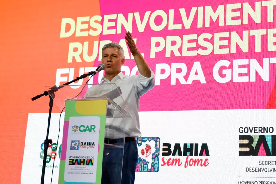 Governo da Bahia lança Plano Safra para agricultura familiar e entrega máquinas e equipamentos agrícolas