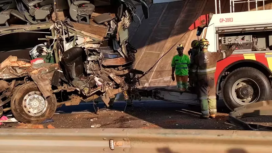 Acidente com ônibus no interior de SP deixa 10 mortos e mais de 40 feridos