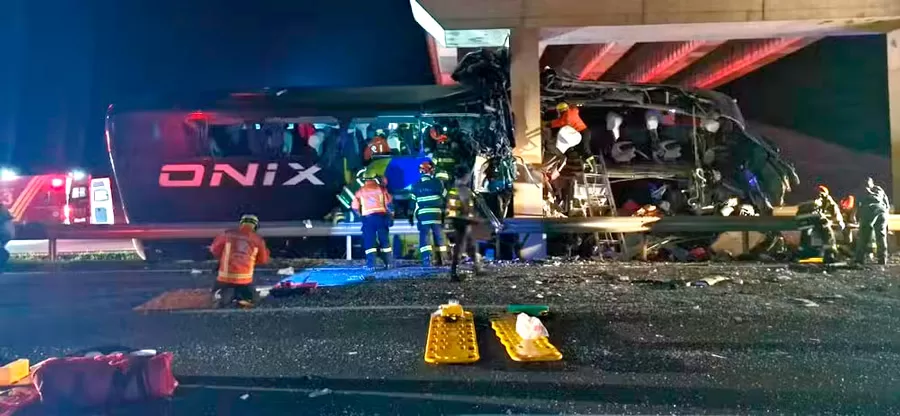 Acidente com ônibus no interior de SP deixa 10 mortos e mais de 40 feridos