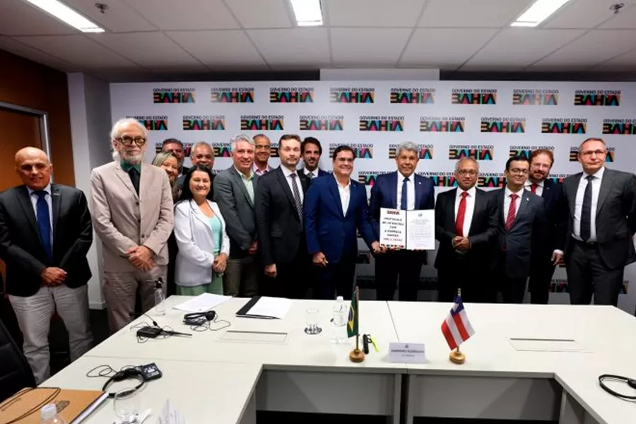 Governo do Estado firma protocolo para instalação de fábrica de placas solares em Camaçari