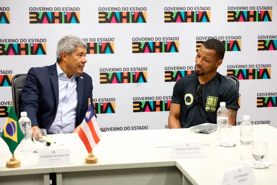 “Hoje, o brilho é dele, a luz é dele, é dele esse cinturão”, celebrou o governador em recepção ao campeão mundial de boxe Robson Conceição
