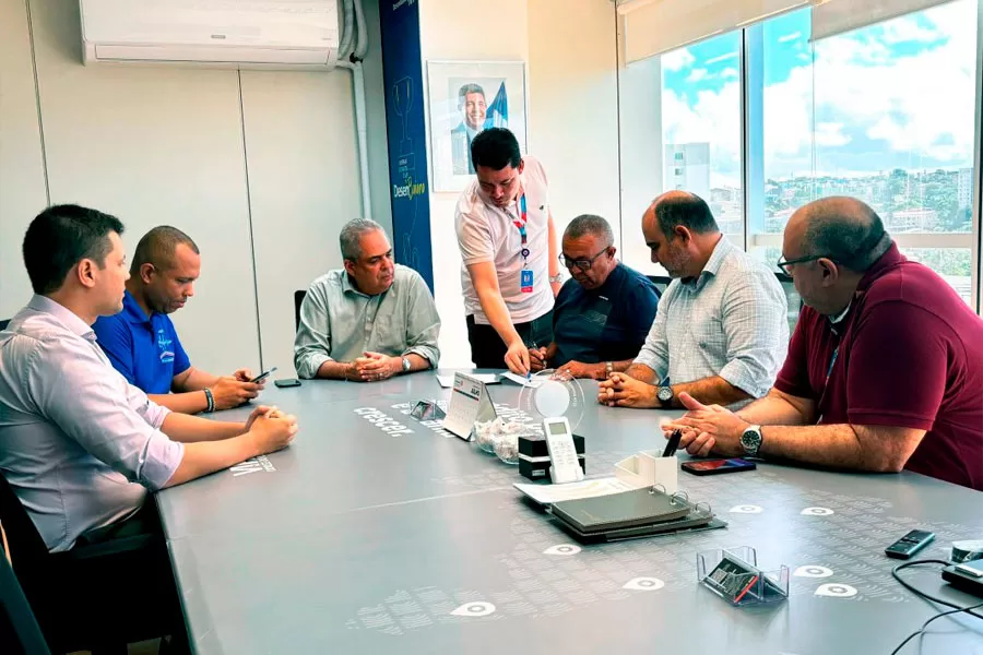 Desenbahia assina primeiro contrato de financiamento de carro elétrico para taxistas