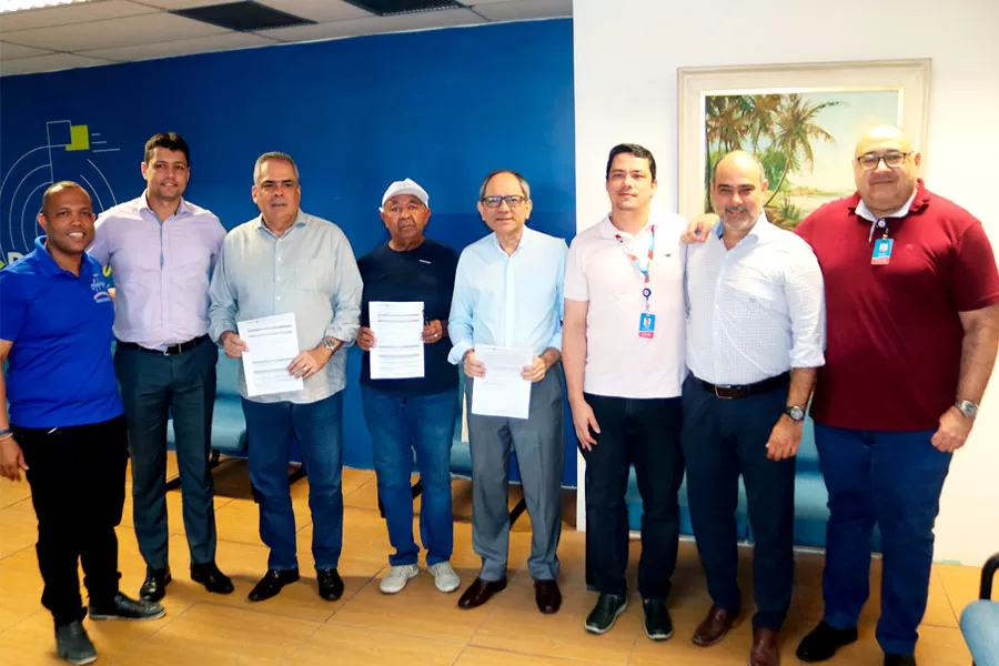 Desenbahia assina primeiro contrato de financiamento de carro elétrico para taxistas