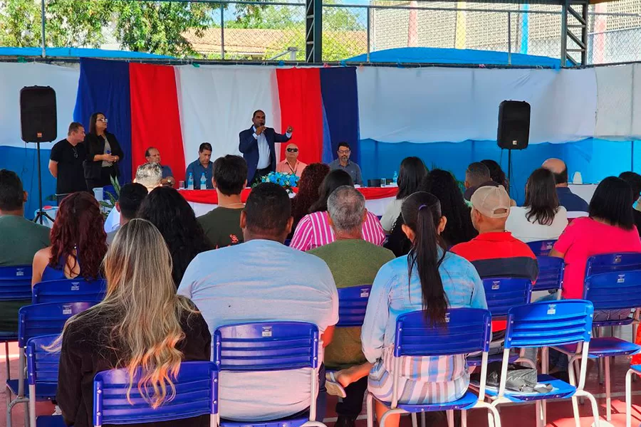 Robertinho empossa 337 novos servidores em cerimônia marcante em Mucuri