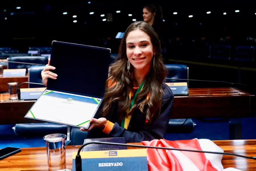 Com redação sobre fake news, estudante da rede é selecionada para o Programa Jovem Senador