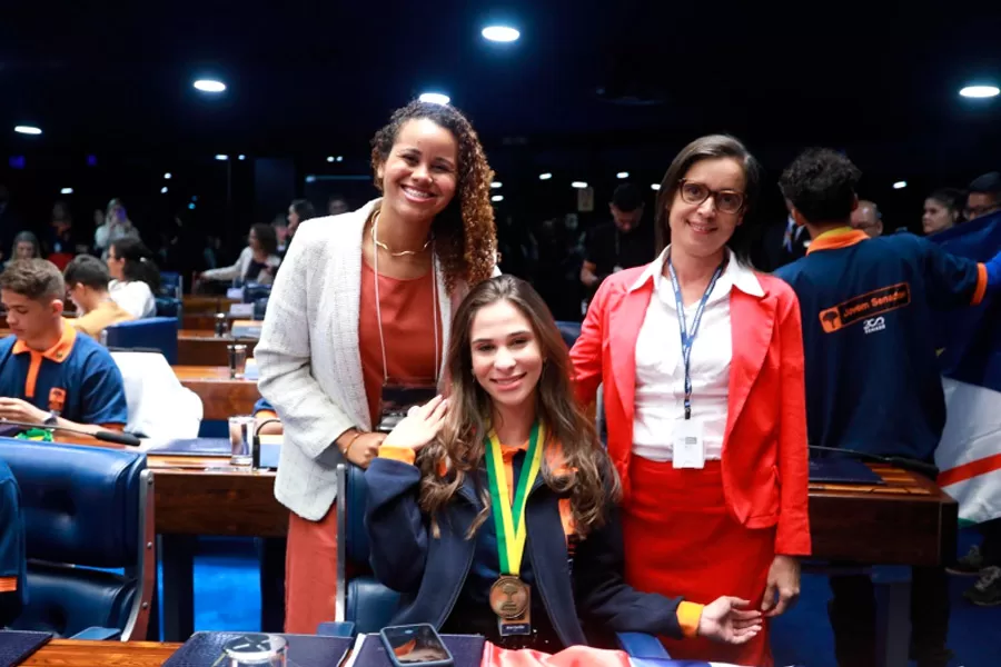 Com redação sobre fake news, estudante da rede é selecionada para o Programa Jovem Senador