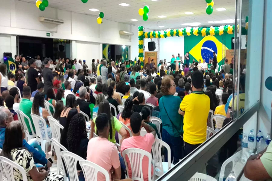 Coronel França lança candidatura a prefeito em convenção lotada e emocionante em Teixeira de Freitas