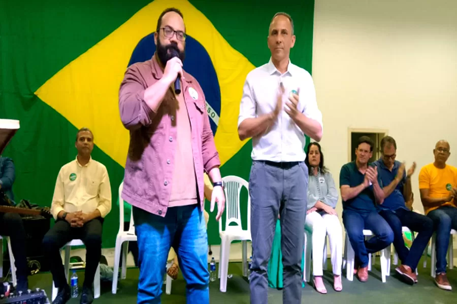 Coronel França lança candidatura a prefeito em convenção lotada e emocionante em Teixeira de Freitas Coronel França lança candidatura a prefeito em convenção lotada e emocionante em Teixeira de Freitas