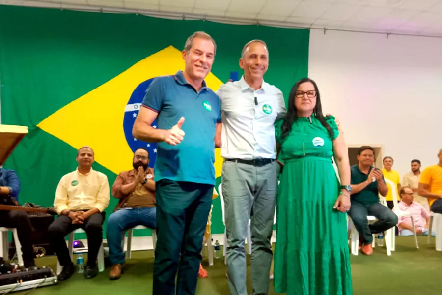 Coronel França lança candidatura a prefeito em convenção lotada e emocionante em Teixeira de Freitas Coronel França lança candidatura a prefeito em convenção lotada e emocionante em Teixeira de Freitas