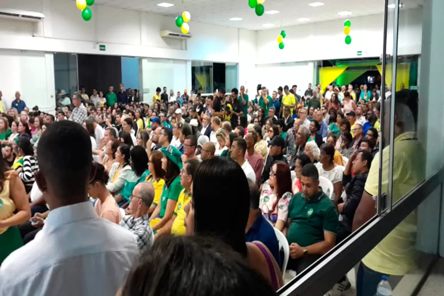 Coronel França lança candidatura a prefeito em convenção lotada e emocionante em Teixeira de Freitas Coronel França lança candidatura a prefeito em convenção lotada e emocionante em Teixeira de Freitas