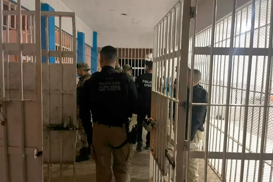 Internos do presídio de Teixeira de Freitas são transferidos para Serrinha
