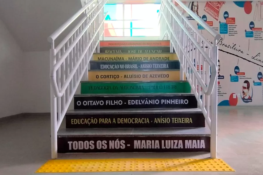 Escola em Medeiros Neto celebra literatura com homenagem a escritores