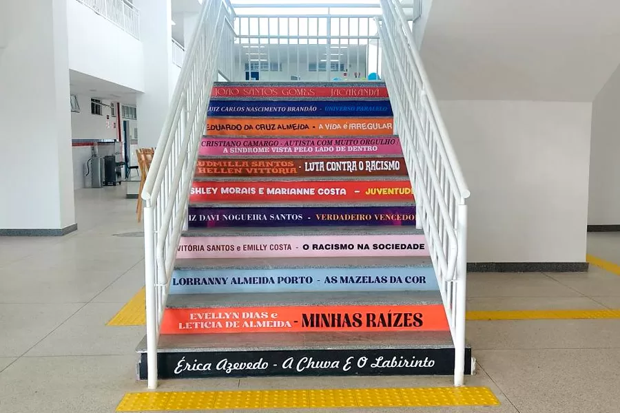 Escola em Medeiros Neto celebra literatura com homenagem a escritores