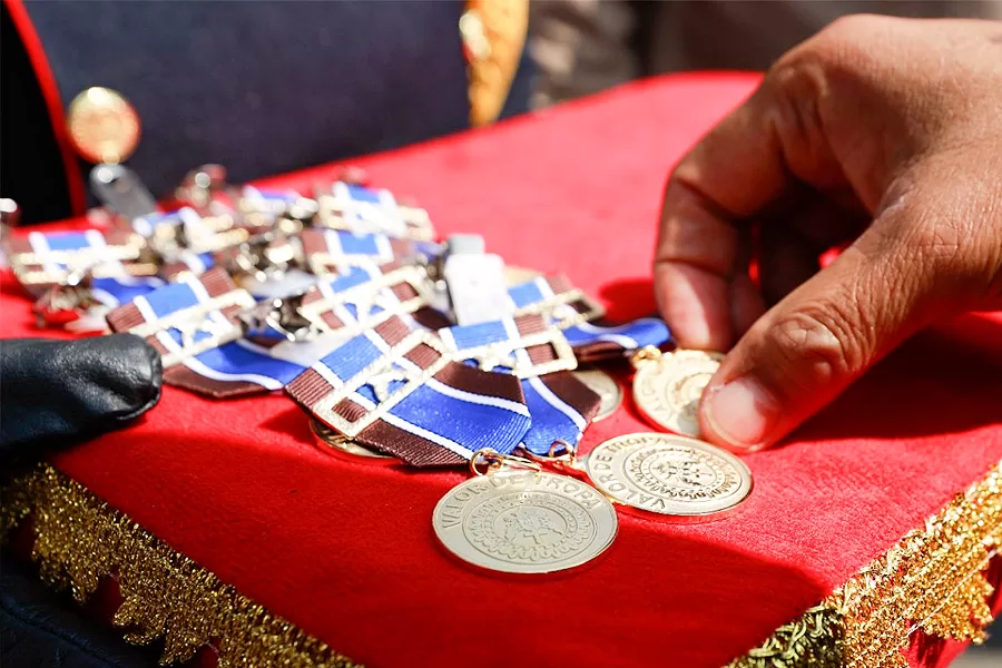 Polícia Militar da Bahia condecora 210 policiais por bravura e dedicação