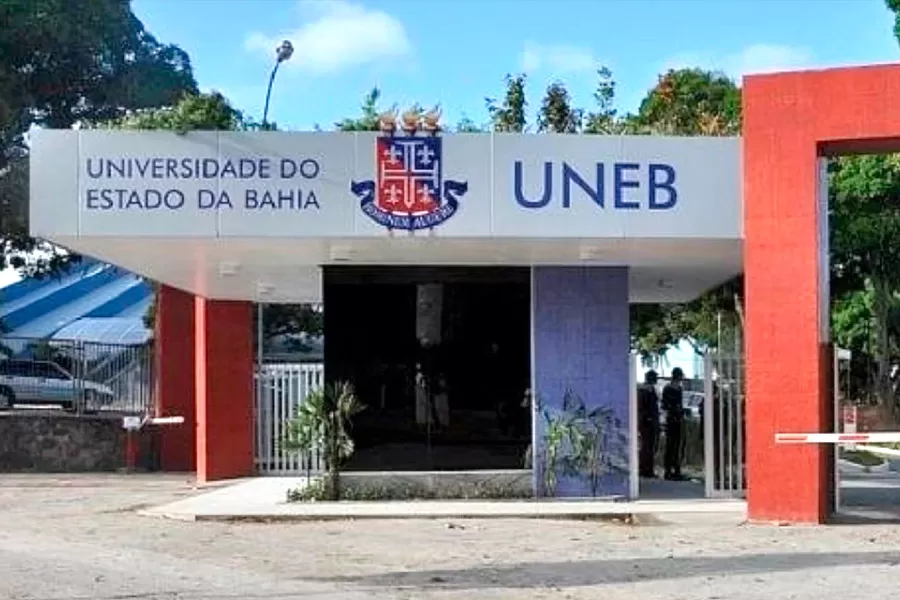 Uneb abre 102 vagas temporárias para professor substituto com salários de até R$ 4 mil