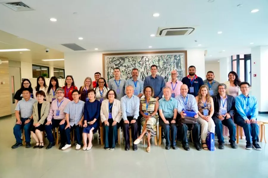 Professor baiano vencedor de Olimpíadas de Matemática do ITA participa de intercâmbio, em Xangai