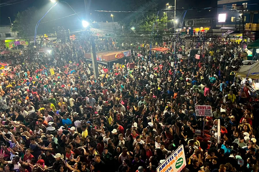 Bruno Reis comemora vitória com trio elétrico em Paripe