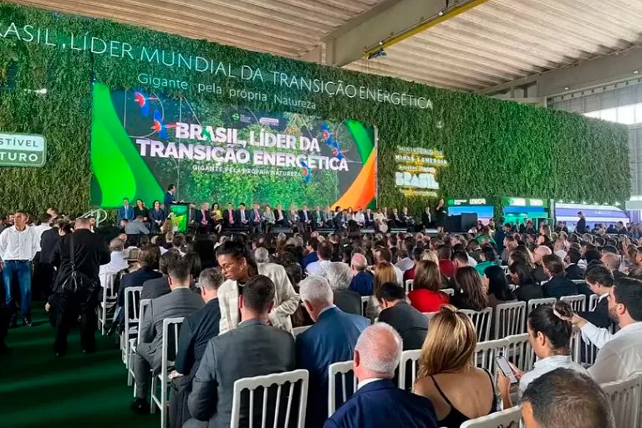 Lei do Combustível do Futuro amplia cotas mínimas de biocombustíveis em gasolina e diesel