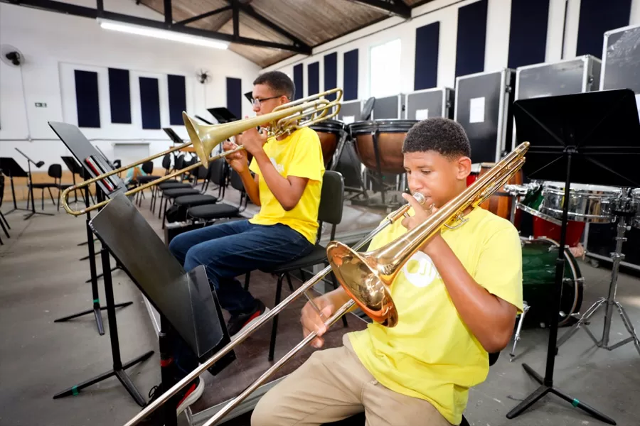Neojiba e Projeto Axé promovem transformação social na vida de crianças e adolescentes baianos