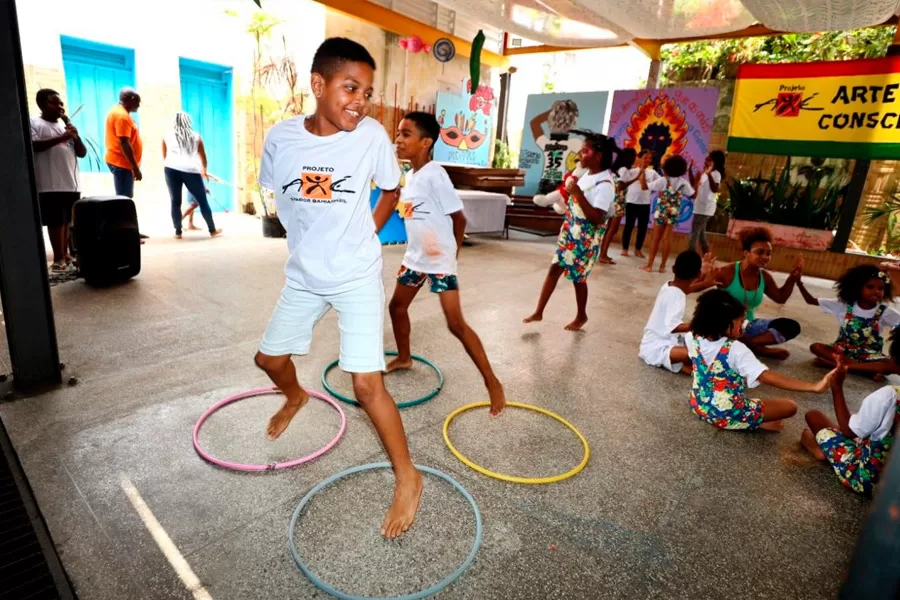 Neojiba e Projeto Axé promovem transformação social na vida de crianças e adolescentes baianos