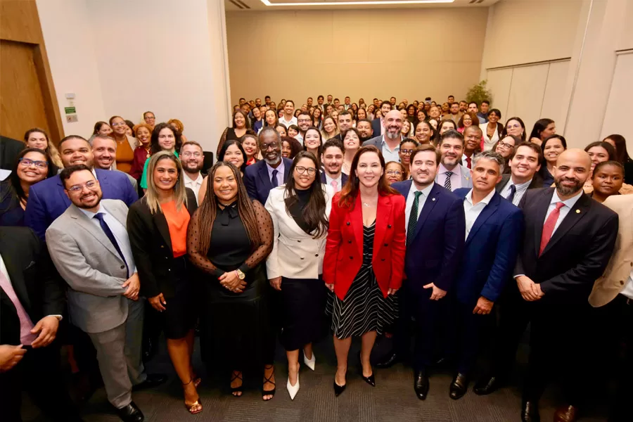 Daniela Borges e Hermes Hilarião recebem propostas da juventude da advocacia baiana