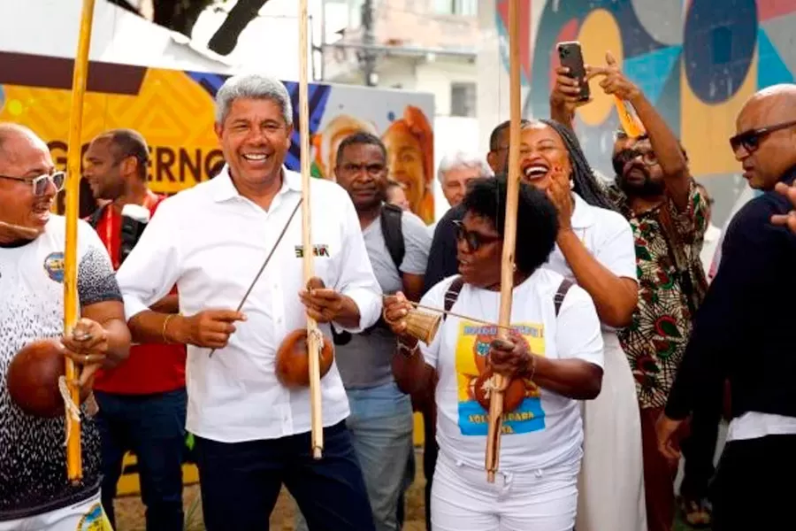 Jerônimo regulamenta lei de salvaguarda da capoeira e dá início à programação do Novembro Negro na Bahia
