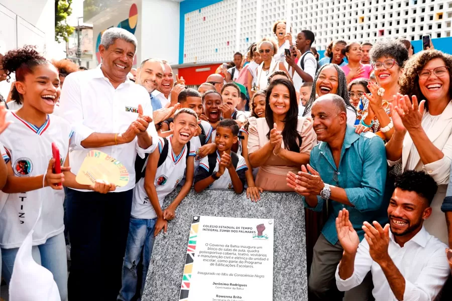 Jerônimo regulamenta lei de salvaguarda da capoeira e dá início à programação do Novembro Negro na Bahia