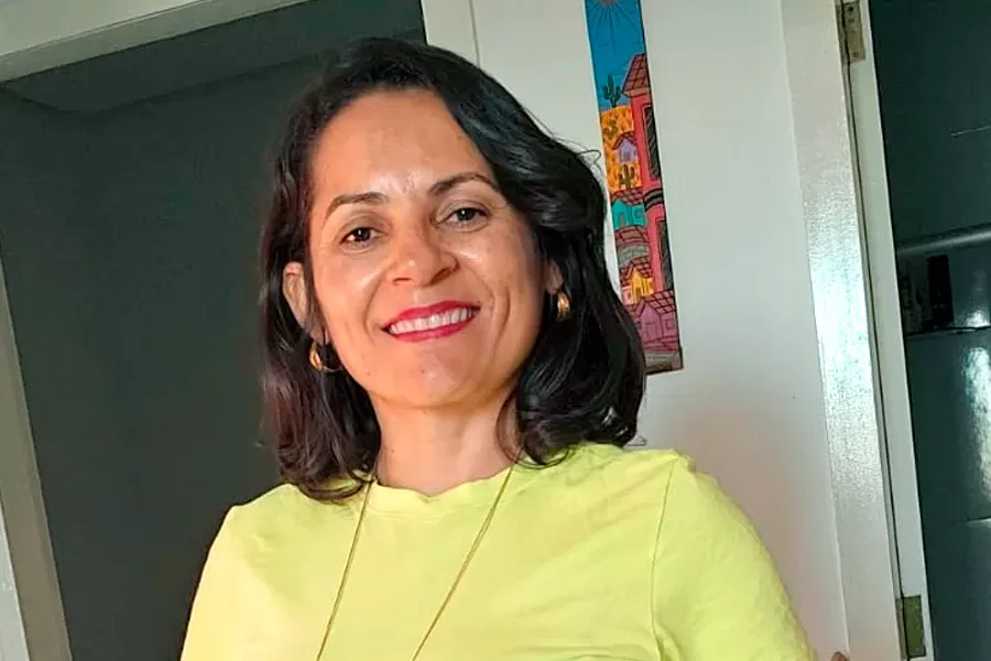 Professora de escola estadual que acertou tema da redação do Enem viraliza nas redes