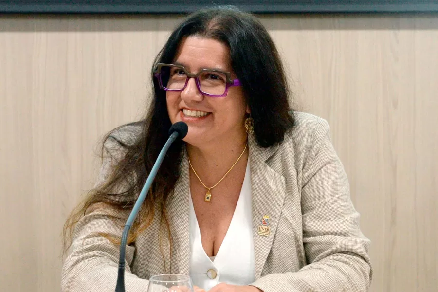 Rainha do Congo visita UNEB e emociona público com palestra sobre ancestralidade e herança africana