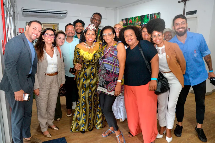 Rainha do Congo visita UNEB e emociona público com palestra sobre ancestralidade e herança africana